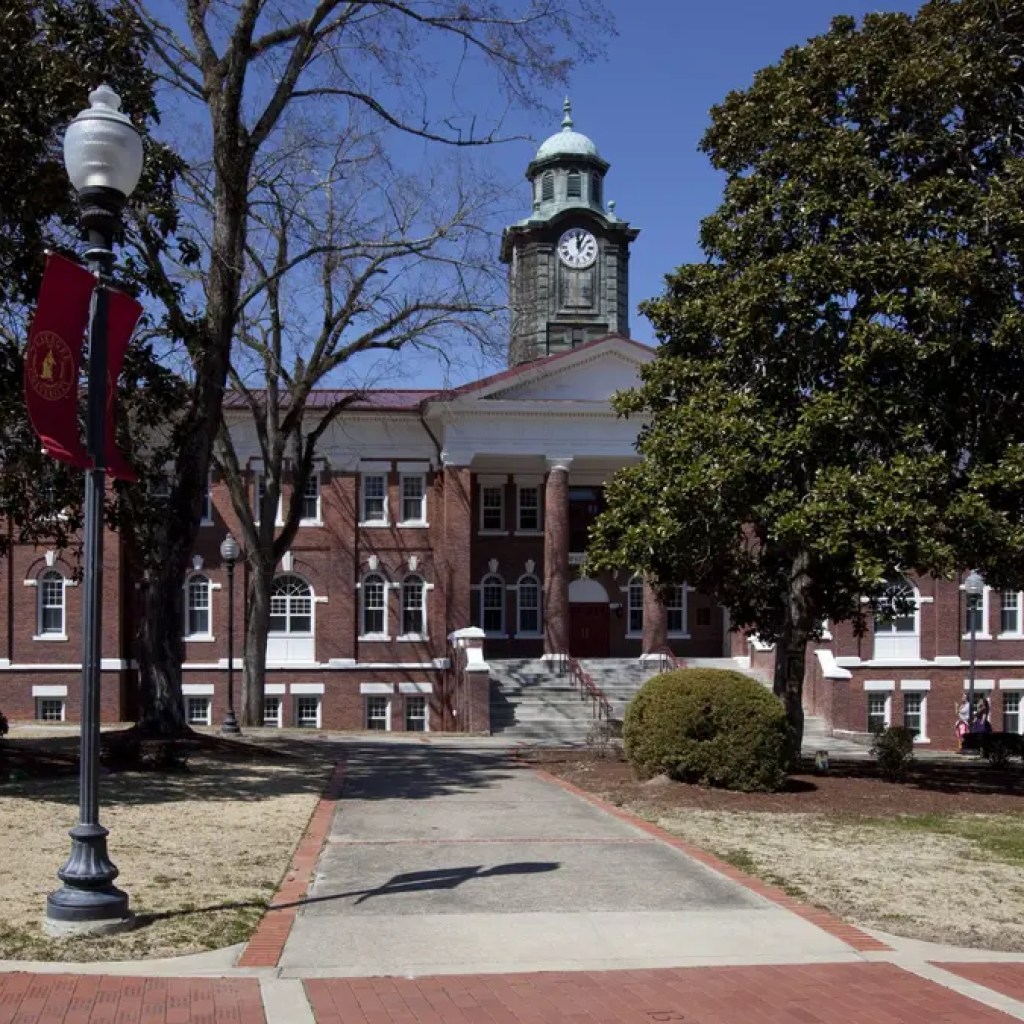 Alabama shooting at Tuskegee University homecoming leaves 1 dead, several hurt Alabama shooting at Tuskegee University homecoming leaves 1 dead, several hurt