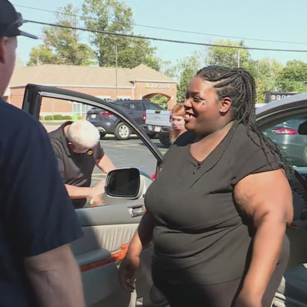 Single mother of three receives free minivan from repair shop Single mother of three receives free minivan from repair shop