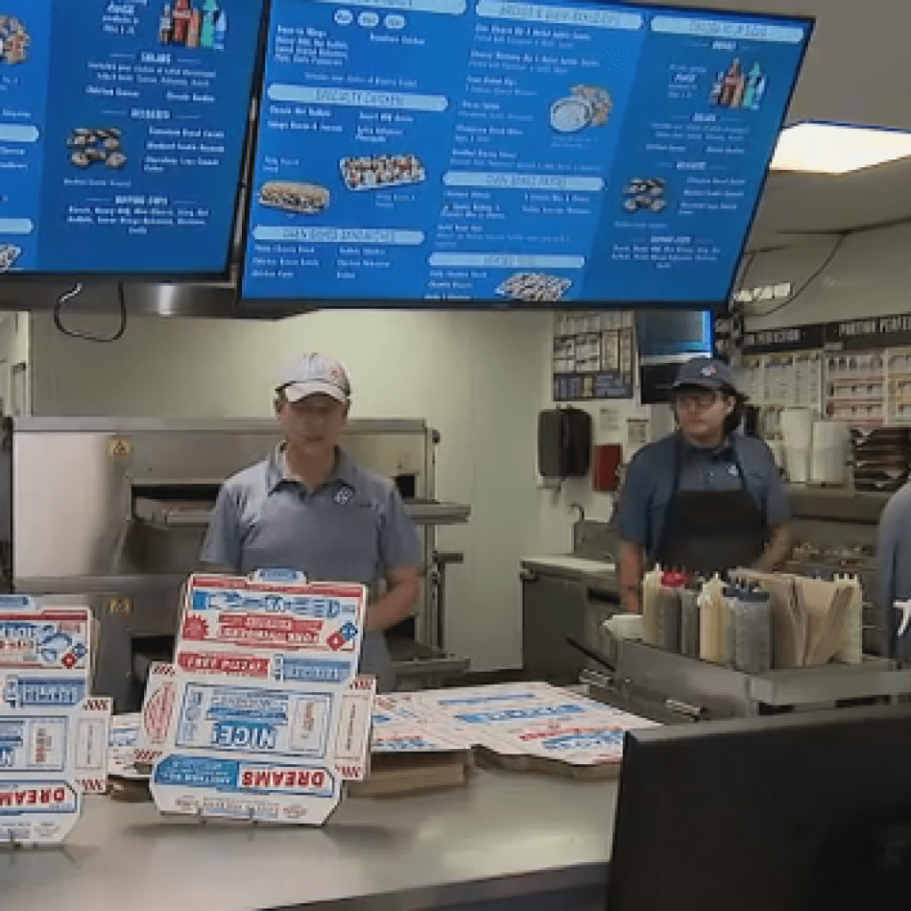 Oak Lawn Domino’s Pizza employees rescue boy from fire – NBC Chicago Oak Lawn Domino’s Pizza employees rescue boy from fire – NBC Chicago