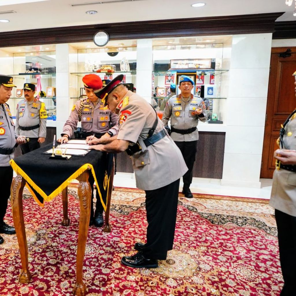 Profil Mathius Derek Fakhiri, cagub Papua dalam Pilkada 2024 Profil Mathius Derek Fakhiri, cagub Papua dalam Pilkada 2024