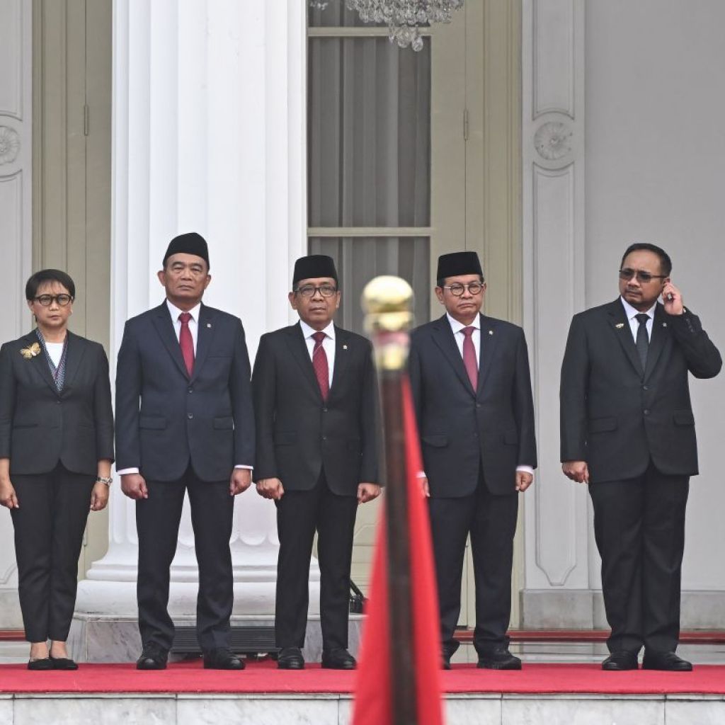 Syarat dan larangan untuk menjadi menteri di Indonesia Syarat dan larangan untuk menjadi menteri di Indonesia