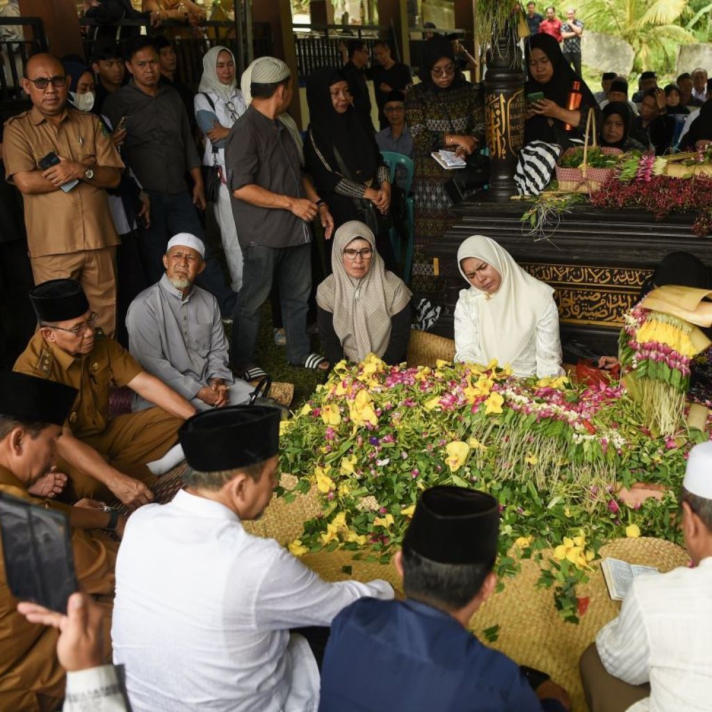 Sosok mantan Gubernur Kaltim, Awang Faroek Ishak yang kini tutup usia Sosok mantan Gubernur Kaltim, Awang Faroek Ishak yang kini tutup usia