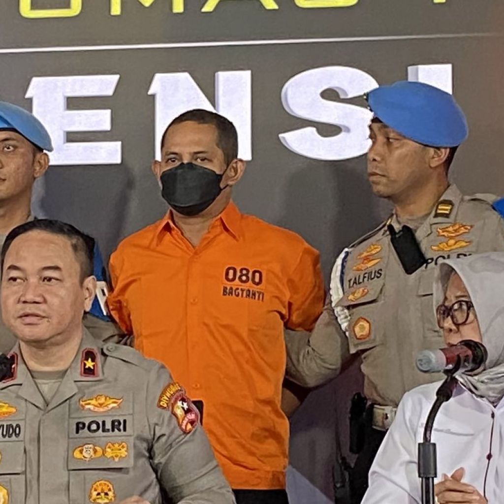 Profil Eks Kapolres Ngada, AKBP Fajar Widyadharma Profil Eks Kapolres Ngada, AKBP Fajar Widyadharma