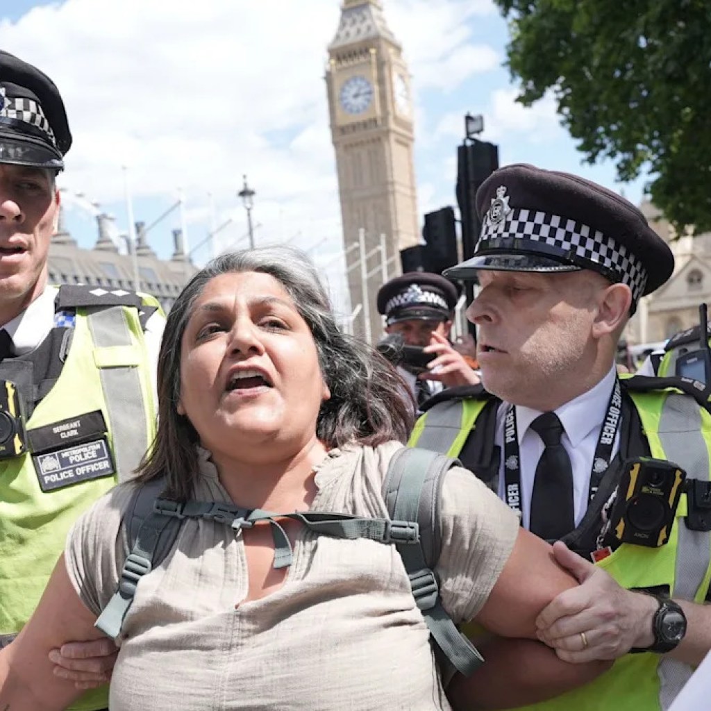 At the least 200 arrests at Palestine Motion ban protest At the least 200 arrests at Palestine Motion ban protest