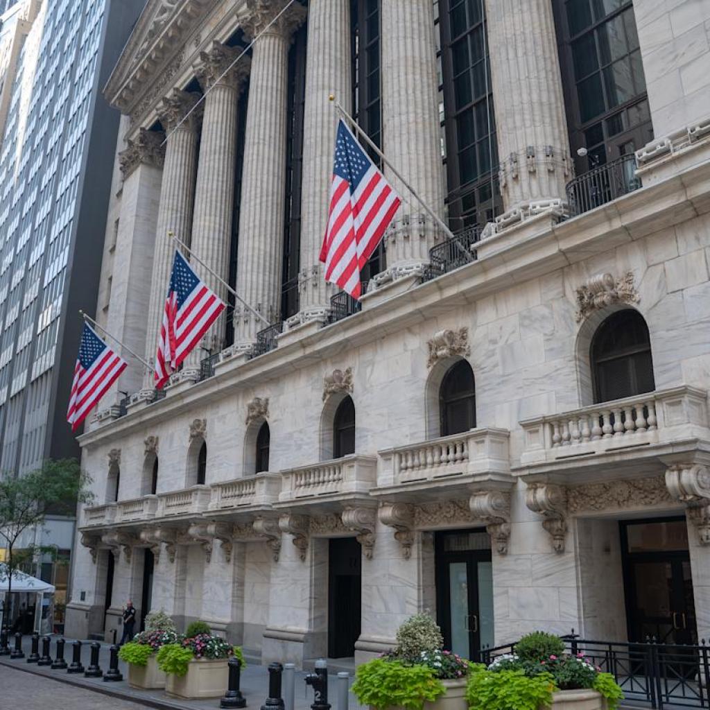 Dow, S&P 500, Nasdaq futures climb as authorities shutdown drags on Dow, S&P 500, Nasdaq futures climb as authorities shutdown drags on