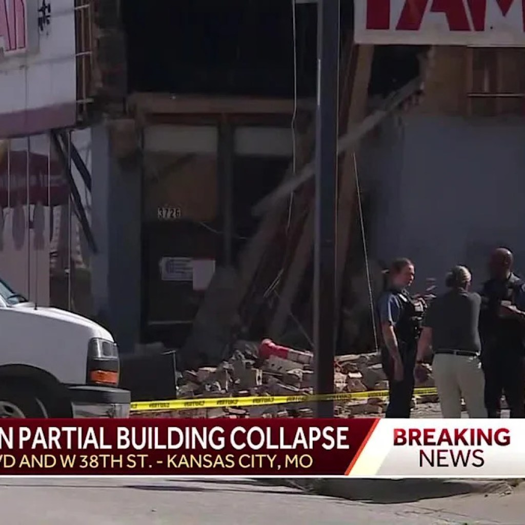 One lifeless, one important following partial roof collapse in Kansas Metropolis One lifeless, one important following partial roof collapse in Kansas Metropolis