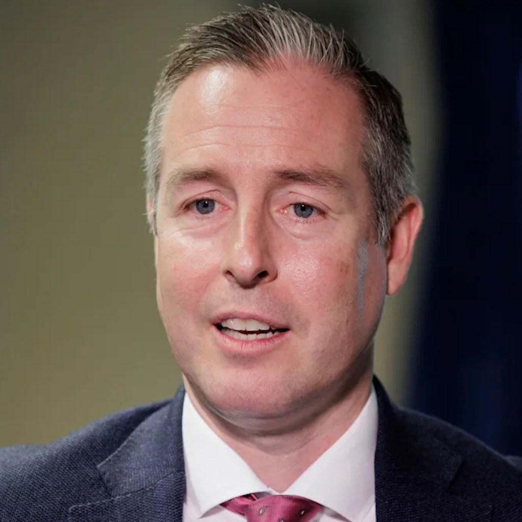 Instructing unions criticise schooling minister’s journey to Israel Instructing unions criticise schooling minister’s journey to Israel