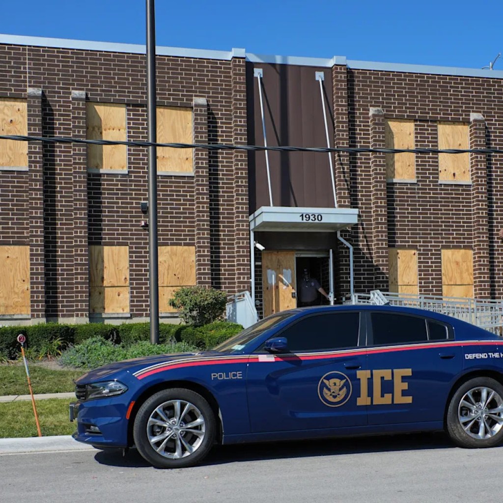 As immigration arrests spike in Chicago, activists escalate ways to battle again As immigration arrests spike in Chicago, activists escalate ways to battle again