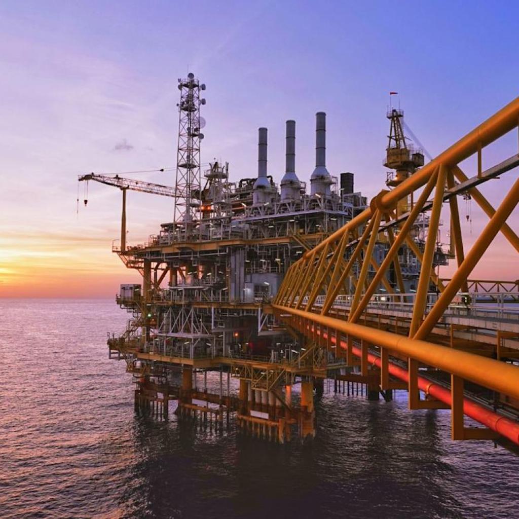 Crude Costs Erase Early Good points on Optimism for a Ukrainian Peace Deal Crude Costs Erase Early Good points on Optimism for a Ukrainian Peace Deal