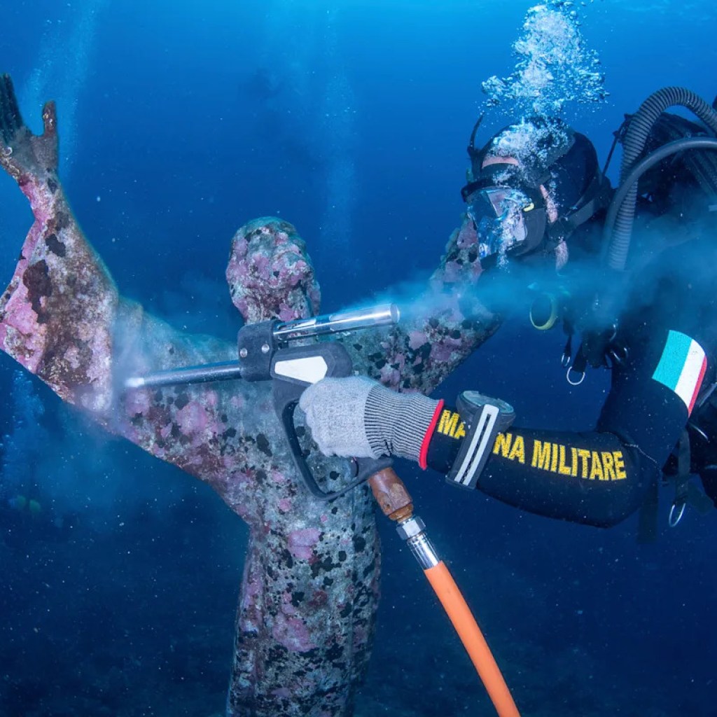 Italian divers water-blast the favored underwater statue of Christ off Portofino Italian divers water-blast the favored underwater statue of Christ off Portofino