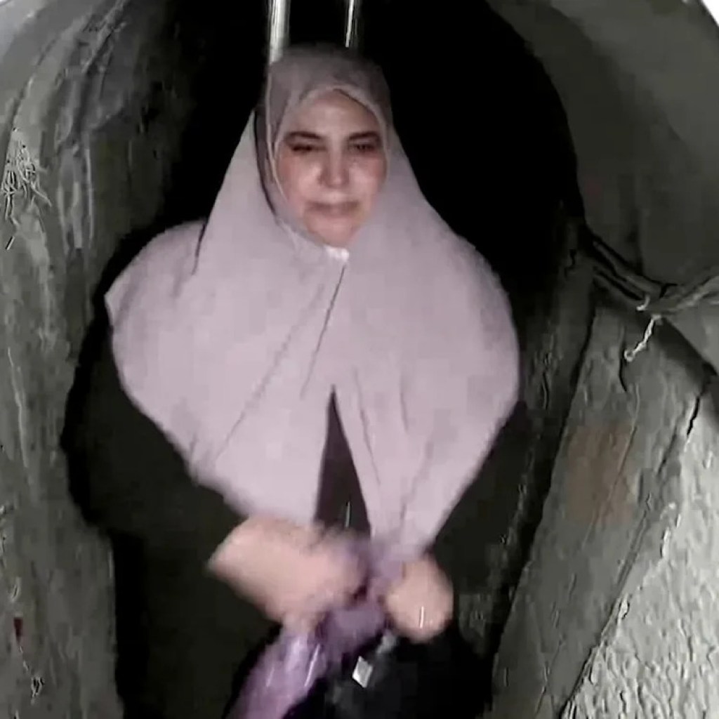 Hamas chief’s spouse ‘smuggled from Gaza tunnels to Turkey’ Hamas chief’s spouse ‘smuggled from Gaza tunnels to Turkey’