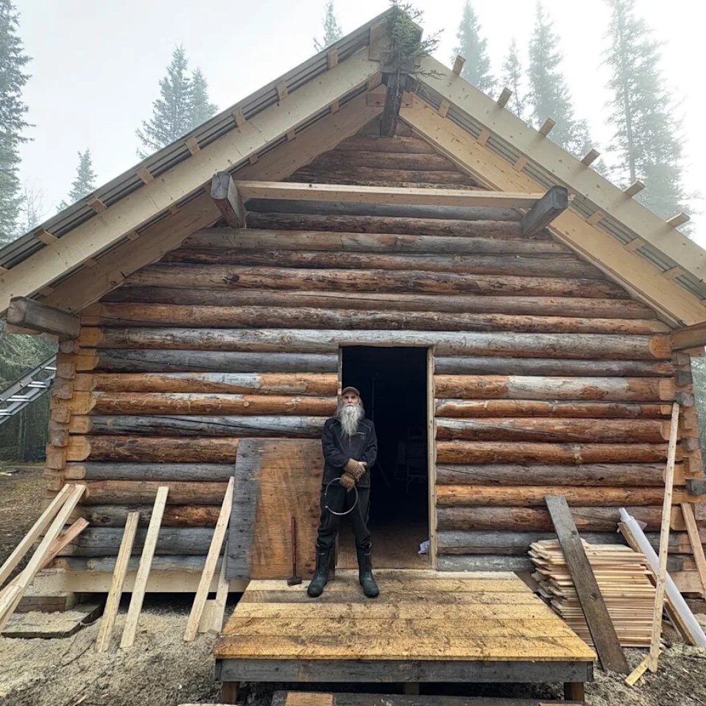 Lower than a month after fireplace, West Dawson, Yukon resident has a brand new house because of neighborhood Lower than a month after fireplace, West Dawson, Yukon resident has a brand new house because of neighborhood