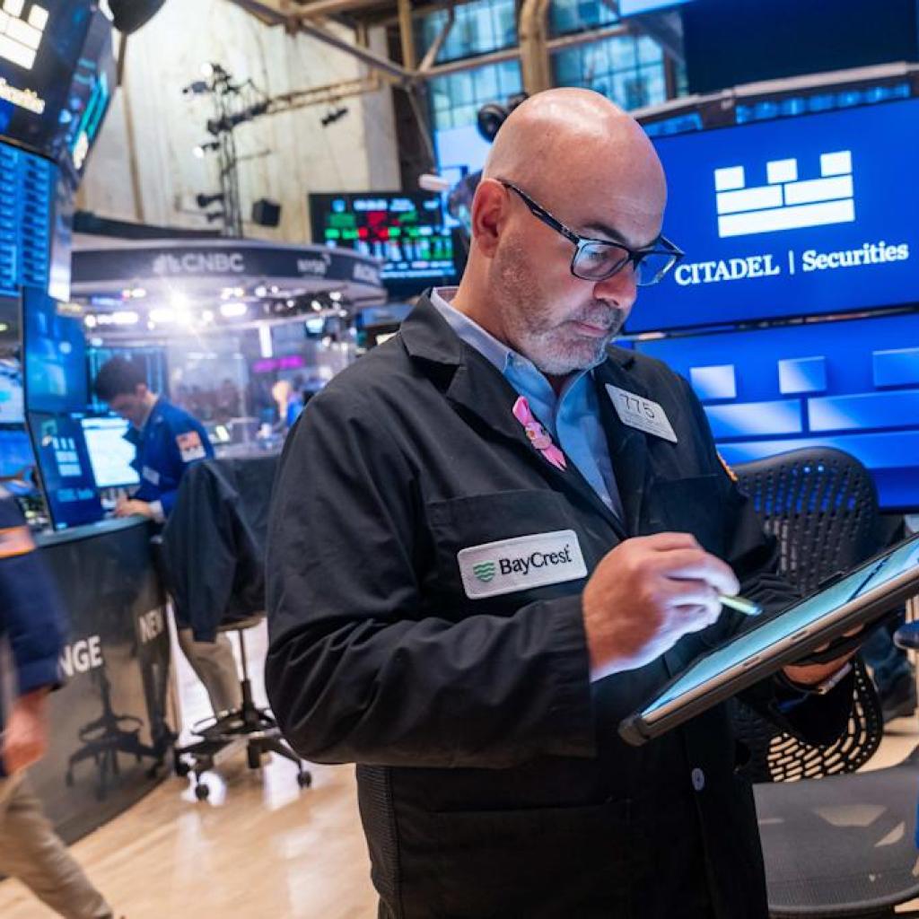 Dow jumps almost 600 factors after Trump softens tone on China Dow jumps almost 600 factors after Trump softens tone on China