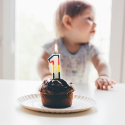Wie Kinder sprechen lernen: Meilensteine des Erstspracherwerbs Wie Kinder sprechen lernen: Meilensteine des Erstspracherwerbs