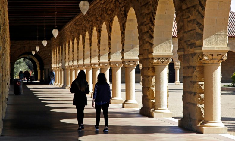 COVID bùng phát giữa các sinh viên tại đại học Stanford COVID bùng phát giữa các sinh viên tại đại học Stanford