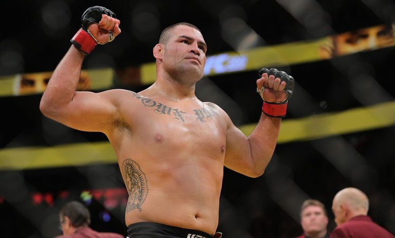 Ngôi sao MMA Cain Velasquez bị bắt trong một vụ nổ súng Ngôi sao MMA Cain Velasquez bị bắt trong một vụ nổ súng