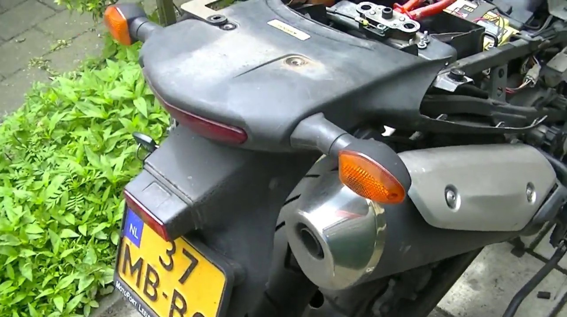 How to Remove Fairings on a 2014 V-Strom A Step-by-Step Guide How to Remove Fairings on a 2014 V-Strom A Step-by-Step Guide
