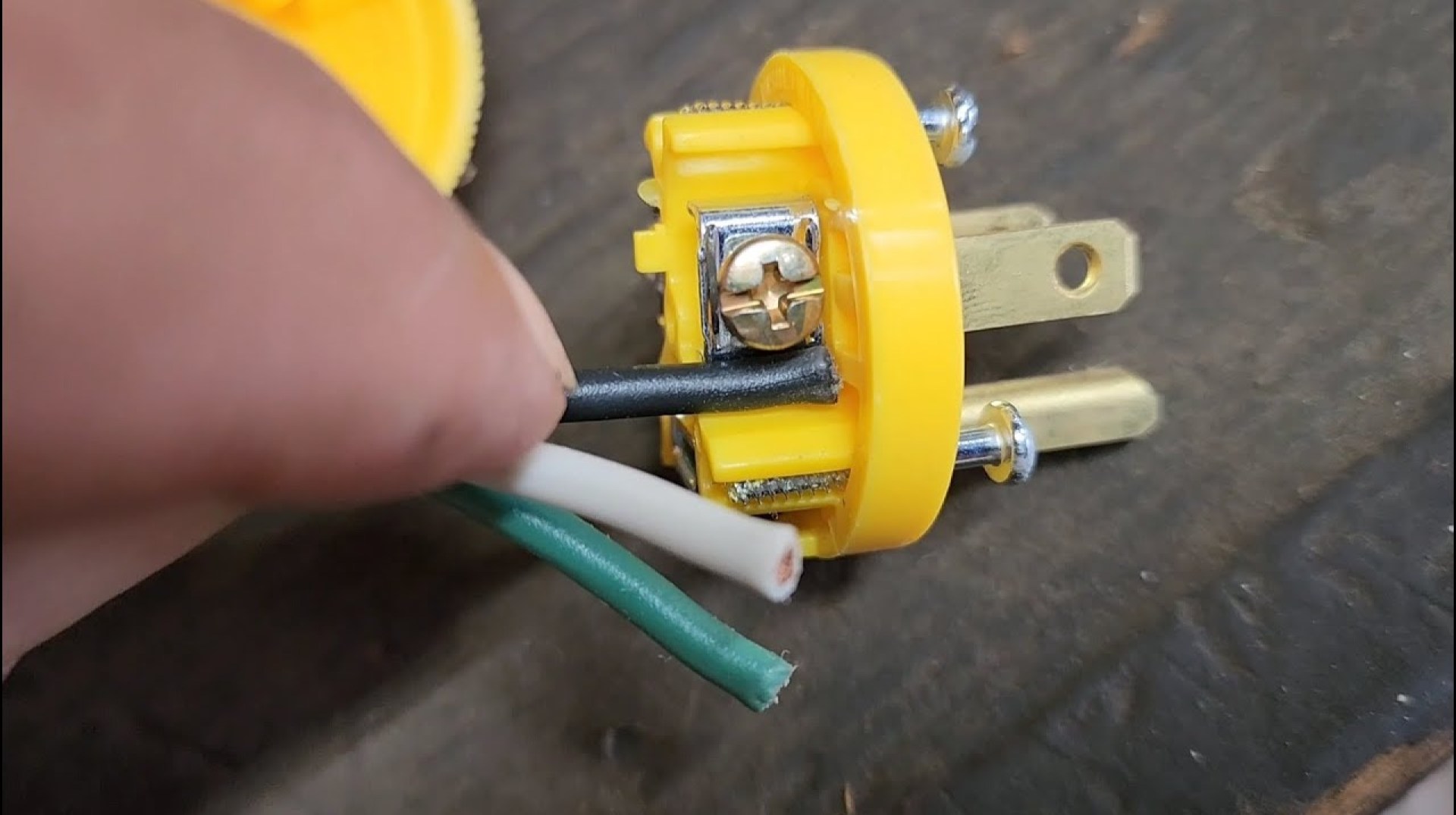 How to Secure Extension Cord to Outside Wall Safely How to Secure Extension Cord to Outside Wall Safely
