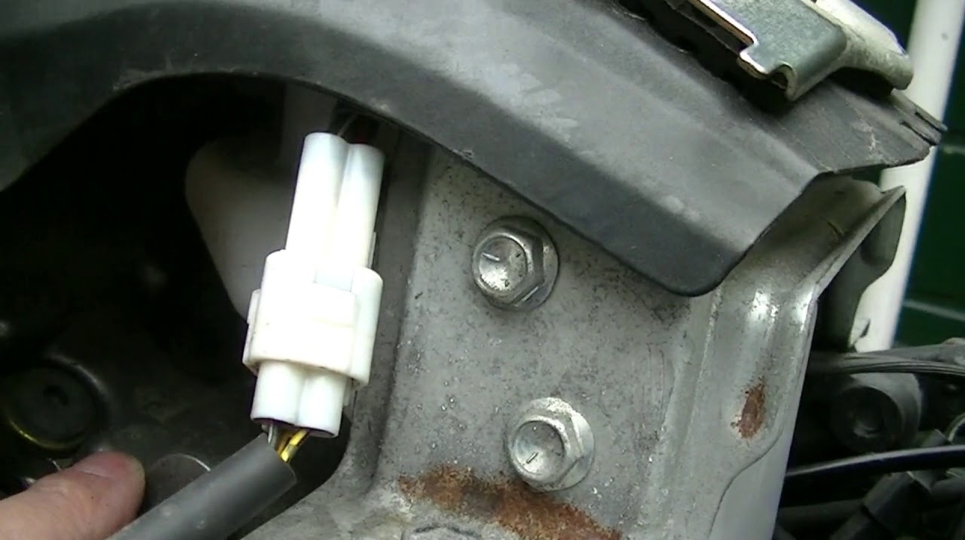 How to Remove Fairings on a V-Strom How to Remove Fairings on a V-Strom