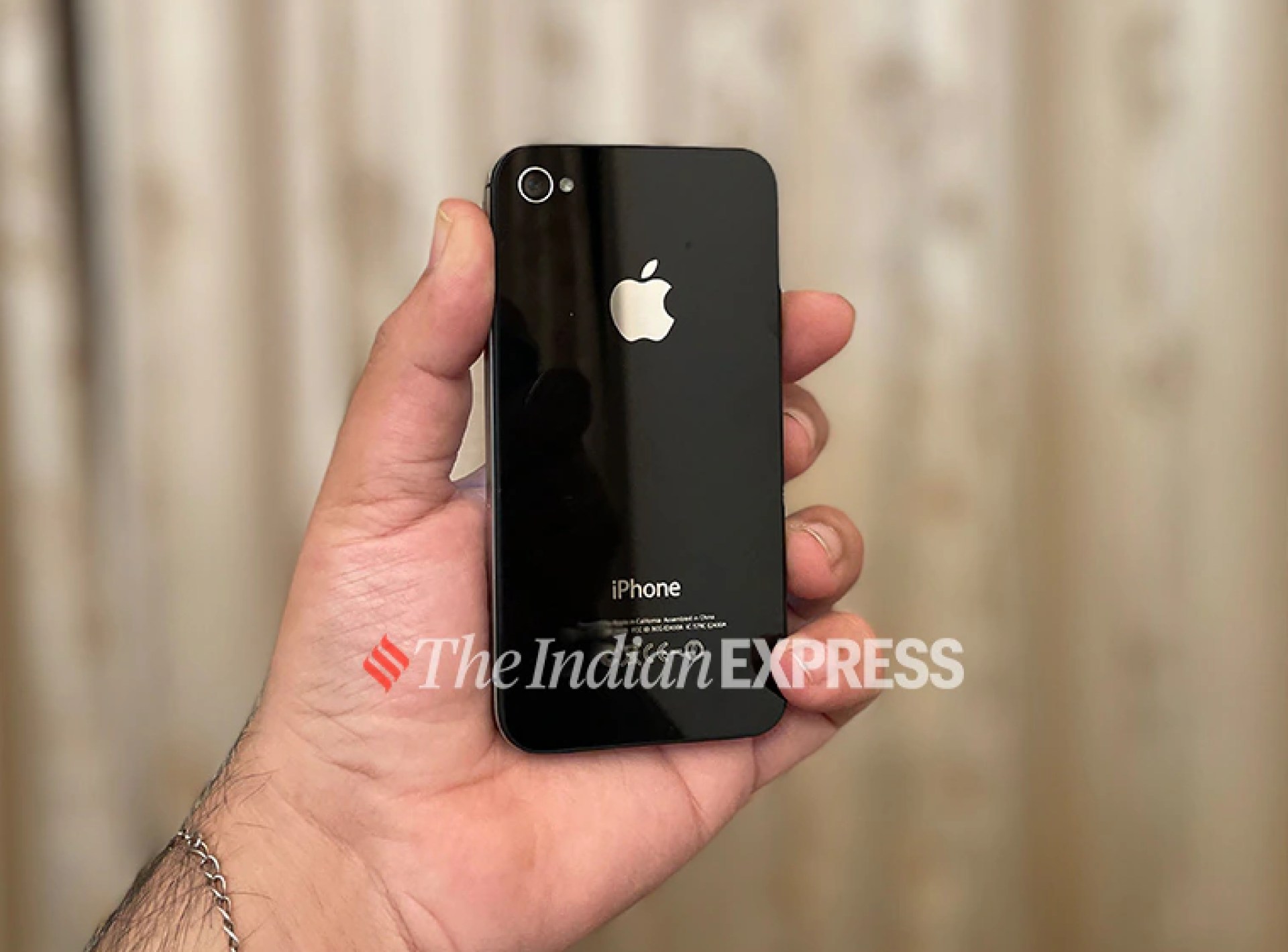 How Much Does the iPhone 4S Cost Without a Contract? How Much Does the iPhone 4S Cost Without a Contract?