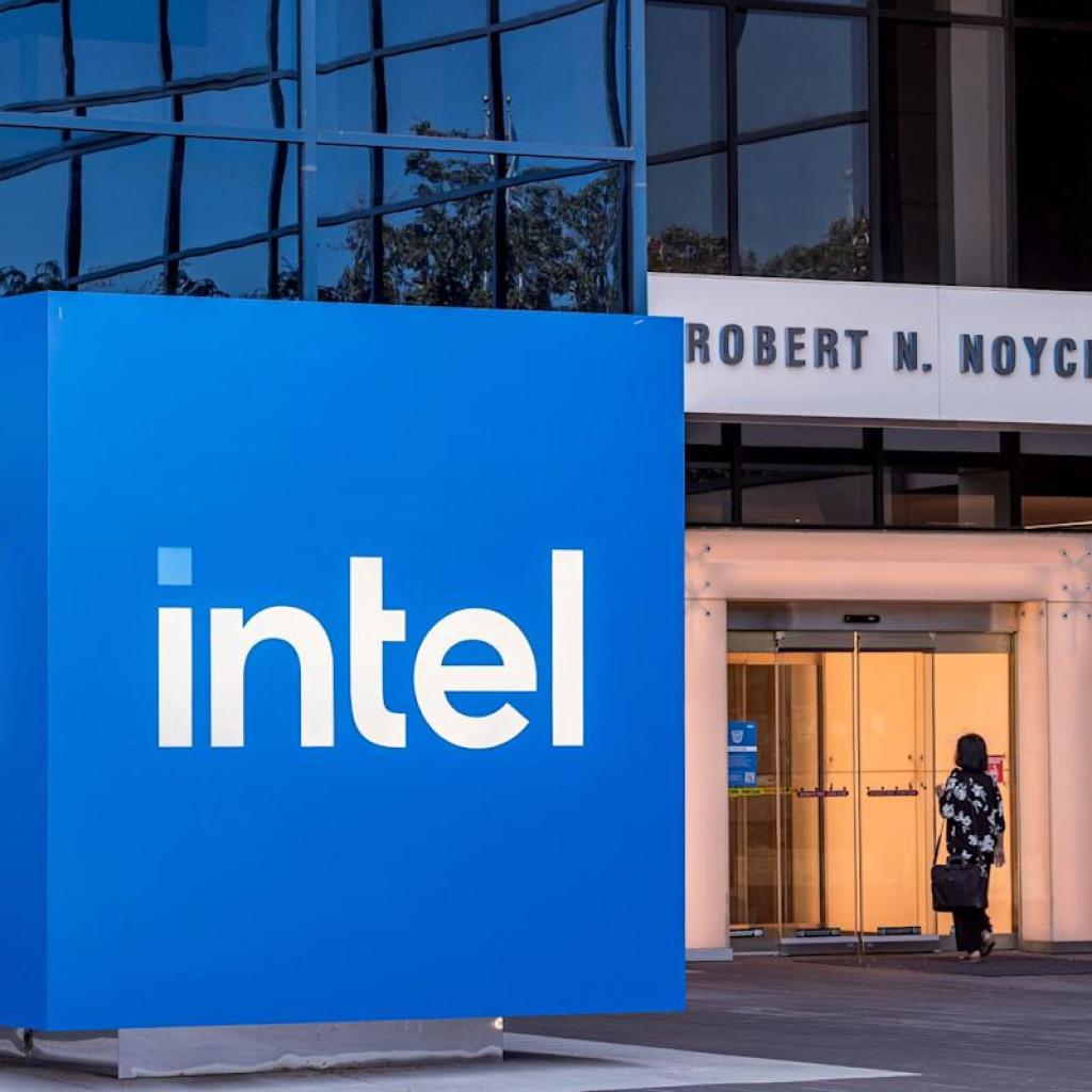 Intel’s New CEO Gets Pay Package Valued at About Million Intel’s New CEO Gets Pay Package Valued at About Million