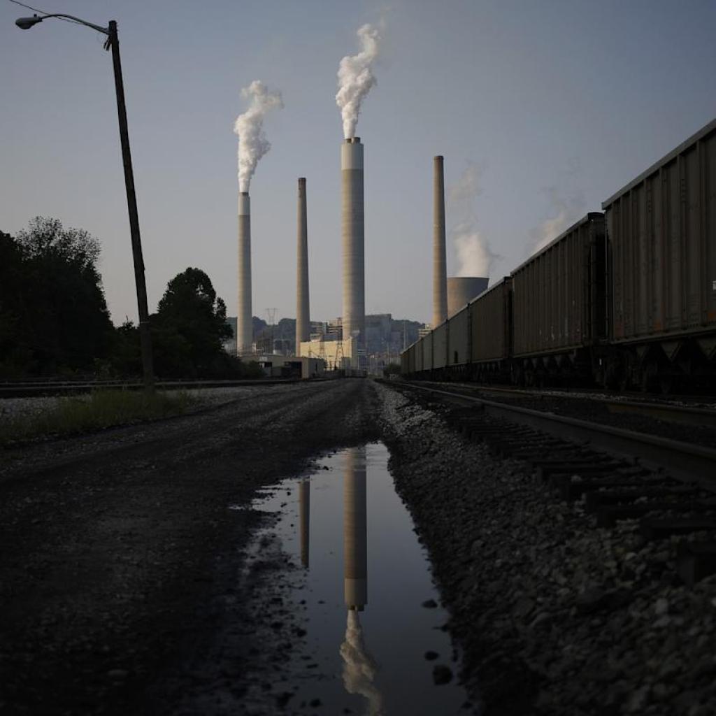 Trump Signs Orders to Expand Coal Power, Invoking AI Boom Trump Signs Orders to Expand Coal Power, Invoking AI Boom