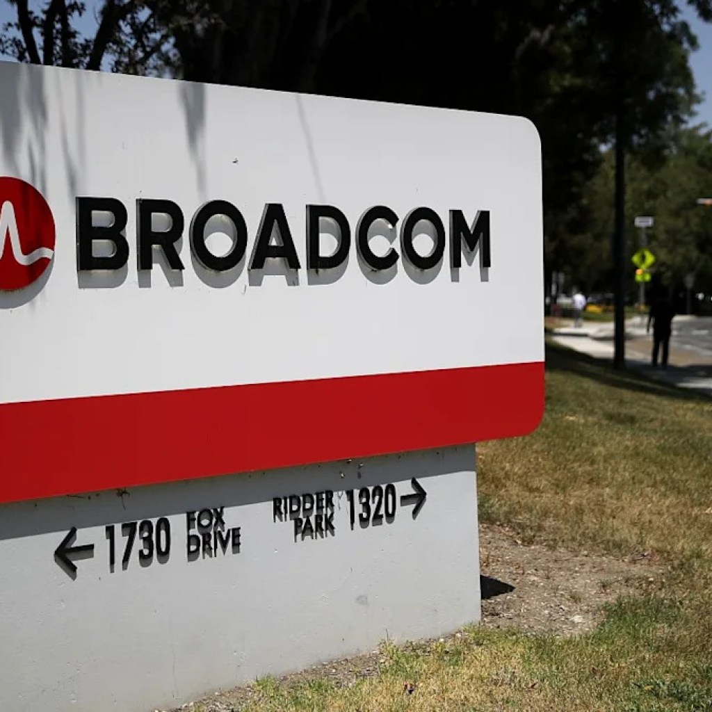 Broadcom Falls After Nvidia Earnings, but Here’s Why Investors Should Still Buy Broadcom Falls After Nvidia Earnings, but Here’s Why Investors Should Still Buy