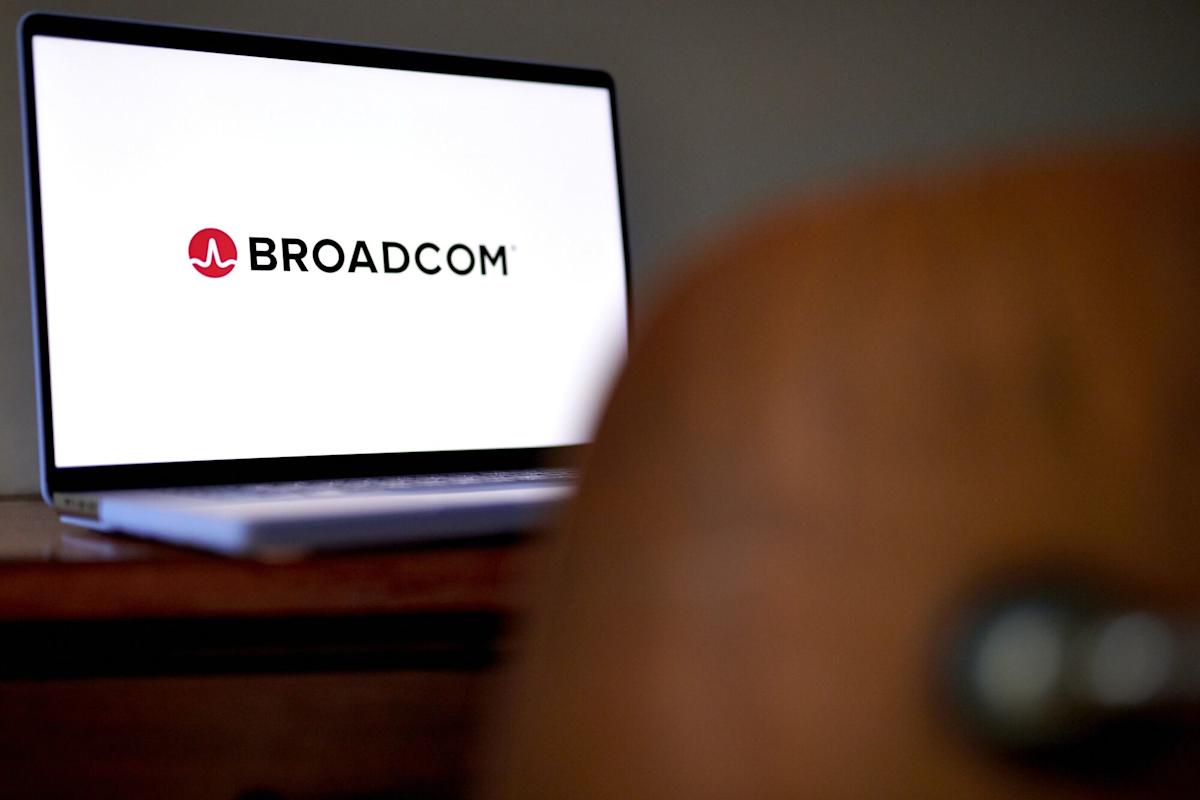 Broadcom Soars Most Since 2020 to Top Trillion Valuation Broadcom Soars Most Since 2020 to Top Trillion Valuation