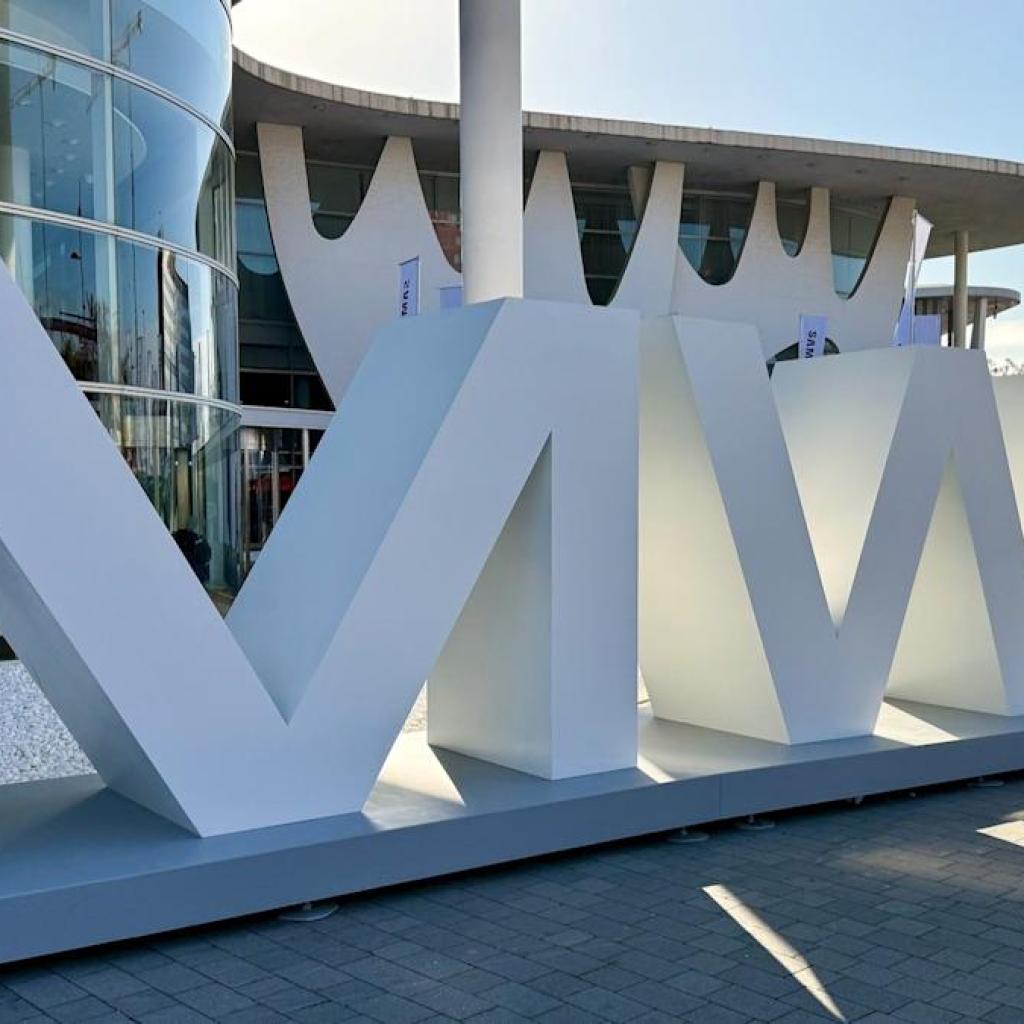 MWC: 5 Ways AI Will Transform the Mobile Industry in 2025 MWC: 5 Ways AI Will Transform the Mobile Industry in 2025