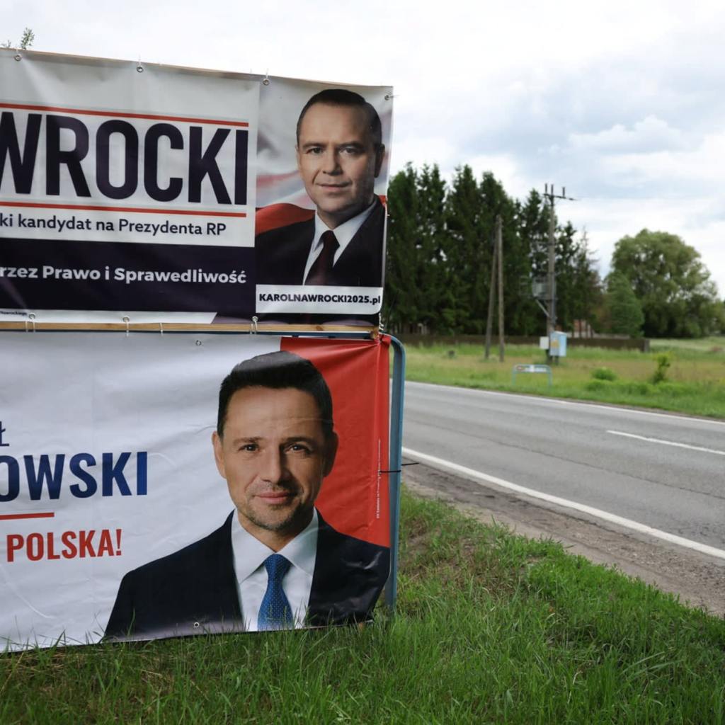 Poland votes in tight presidential election Poland votes in tight presidential election