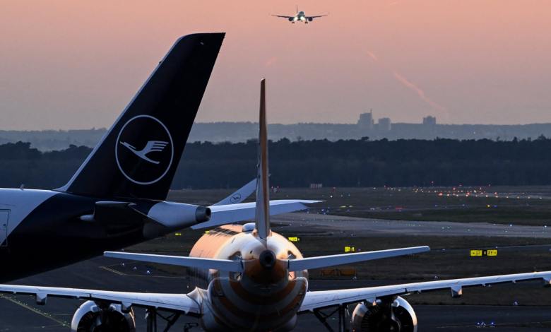 Airlines warn of weakening demand for US travel among European tourists Airlines warn of weakening demand for US travel among European tourists