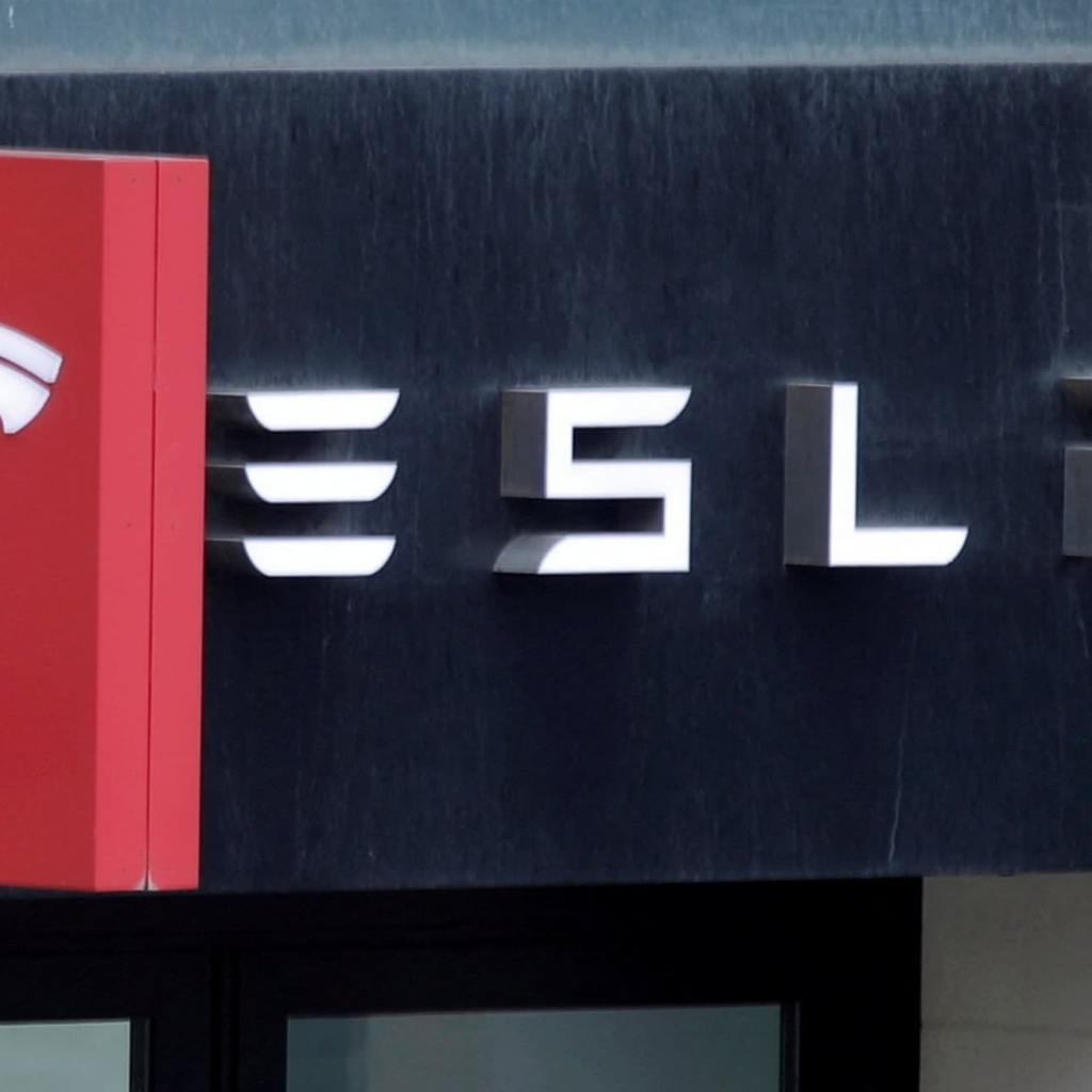 Tesla’s market value suffers biggest one-day drop after Trump-Musk spat Tesla’s market value suffers biggest one-day drop after Trump-Musk spat