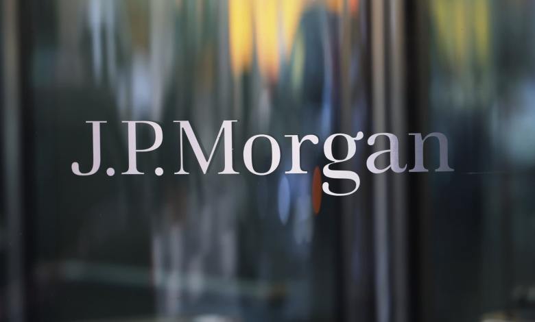 JPMorgan says it will fire analysts who accept future-dated job offers elsewhere JPMorgan says it will fire analysts who accept future-dated job offers elsewhere