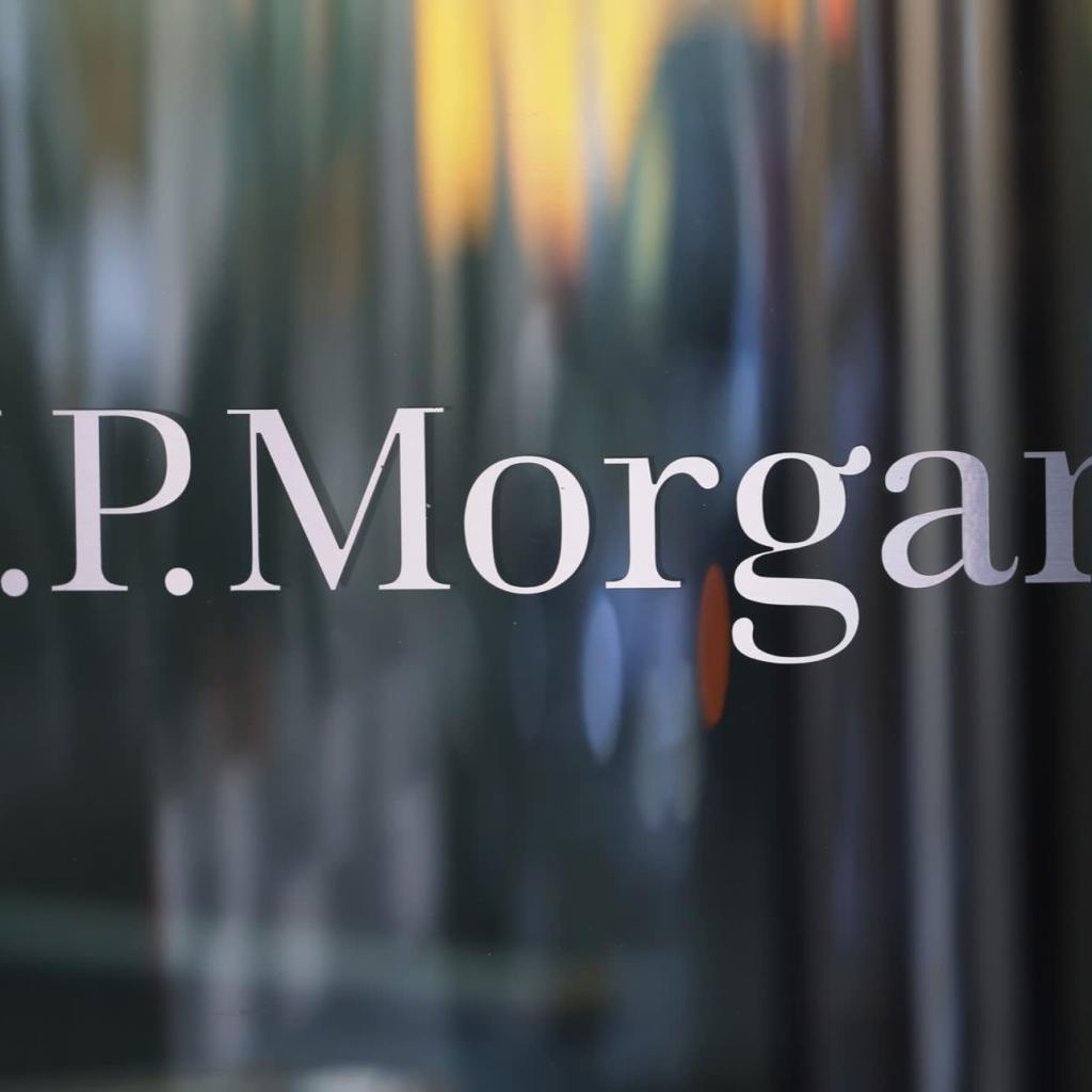 JPMorgan says it will fire analysts who accept future-dated job offers elsewhere JPMorgan says it will fire analysts who accept future-dated job offers elsewhere