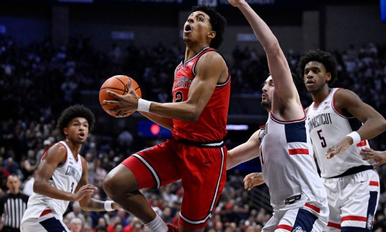 St. John’s rallies past UConn, extends win streak to 10 St. John’s rallies past UConn, extends win streak to 10