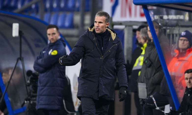 Heerenveen’s Robin van Persie rails at ‘unthinkable’ referee error Heerenveen’s Robin van Persie rails at ‘unthinkable’ referee error