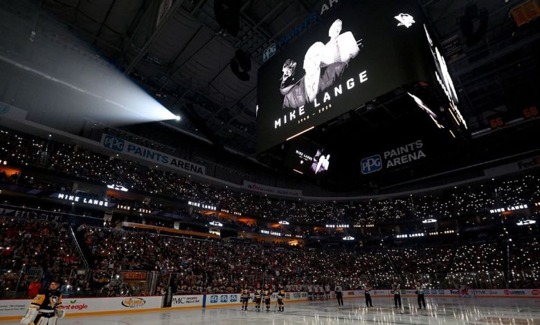 Penguins honor late broadcaster Mike Lange in pregame ceremony Penguins honor late broadcaster Mike Lange in pregame ceremony