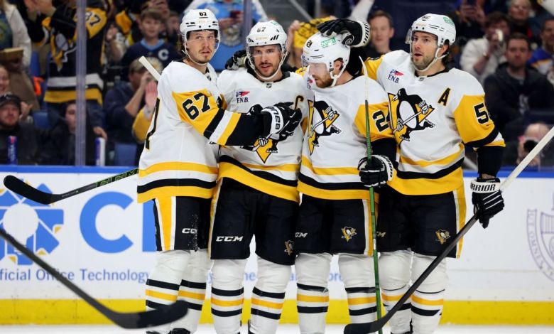 Crosby breaks Gretzky’s career point-per-game record Crosby breaks Gretzky’s career point-per-game record