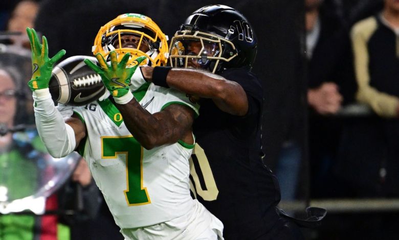 Sources: Oregon WR Evan Stewart suffers significant knee injury Sources: Oregon WR Evan Stewart suffers significant knee injury
