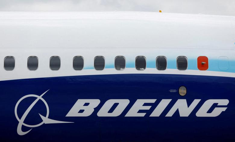 Boeing sees .5B cash flow loss due to labor strikes and layoffs in the fourth quarter Boeing sees .5B cash flow loss due to labor strikes and layoffs in the fourth quarter
