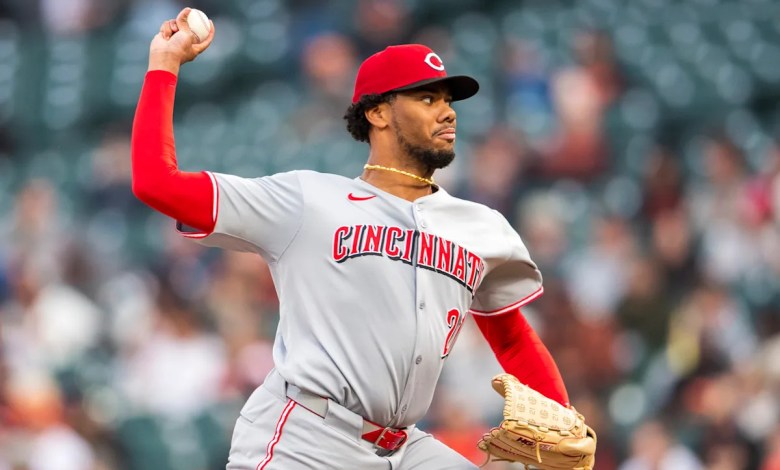 Greene pitches the Reds to a 2-0 win over Webb and the Giants, ending their 7-game win streak Greene pitches the Reds to a 2-0 win over Webb and the Giants, ending their 7-game win streak