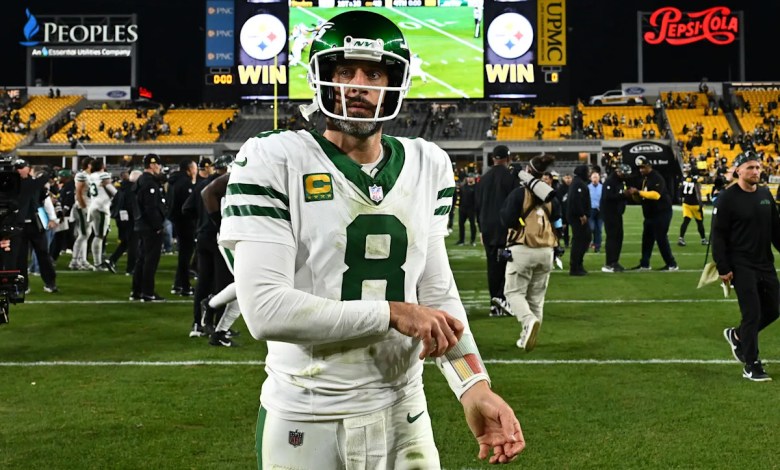 Aaron Rodgers ends offseason uncertainty, will reportedly sign with Steelers Aaron Rodgers ends offseason uncertainty, will reportedly sign with Steelers