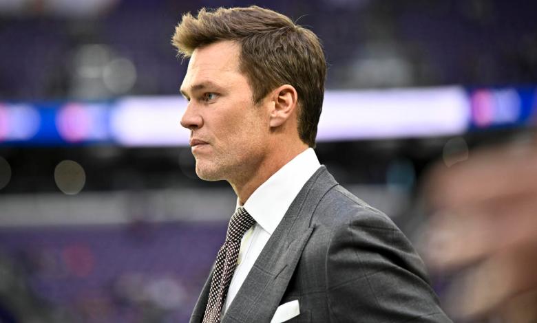 Tom Brady intends to continue broadcasting for Fox through duration of contract, says agent Tom Brady intends to continue broadcasting for Fox through duration of contract, says agent