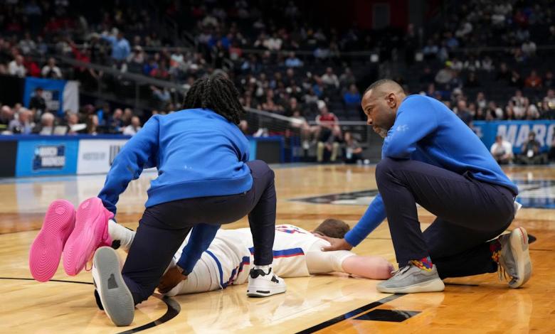 American U. leading scorer Matt Rogers injures his right knee in March Madness game American U. leading scorer Matt Rogers injures his right knee in March Madness game