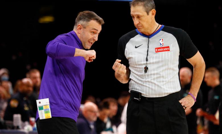 Raptors coach Darko Rajaković ejected after going berserk on officials Raptors coach Darko Rajaković ejected after going berserk on officials