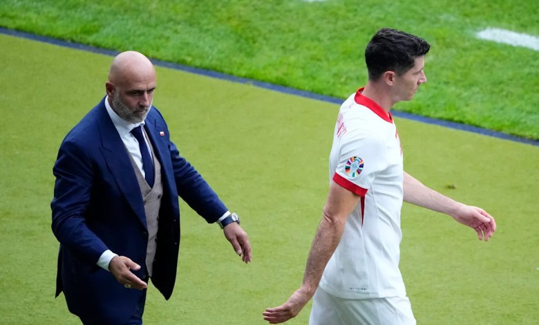 Star striker Robert Lewandowski says he’ll no longer play for Poland while Michal Probierz is coach Star striker Robert Lewandowski says he’ll no longer play for Poland while Michal Probierz is coach