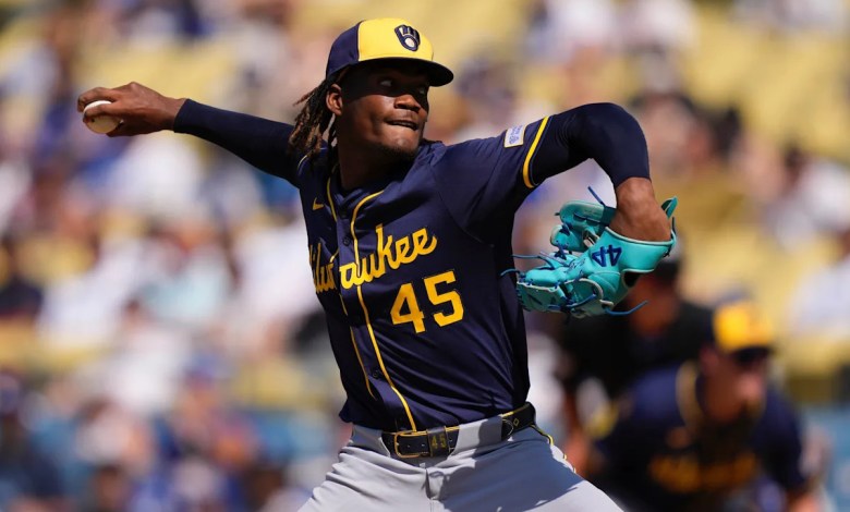 Brewers sweep Dodgers, extend win streak to 10 games Brewers sweep Dodgers, extend win streak to 10 games