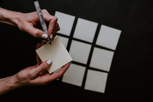 12 “Sticky Notes” We Should Read Every Morning for Our Peace of Mind 12 “Sticky Notes” We Should Read Every Morning for Our Peace of Mind