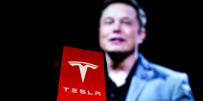 Tesla Cybertrucks Provide Free Wi-Fi to Los Angeles After Wildfires Tesla Cybertrucks Provide Free Wi-Fi to Los Angeles After Wildfires