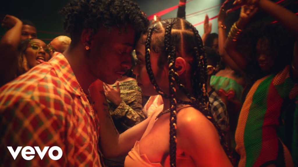 Mooski – Track Star (video resmi) Mooski – Track Star (video resmi)